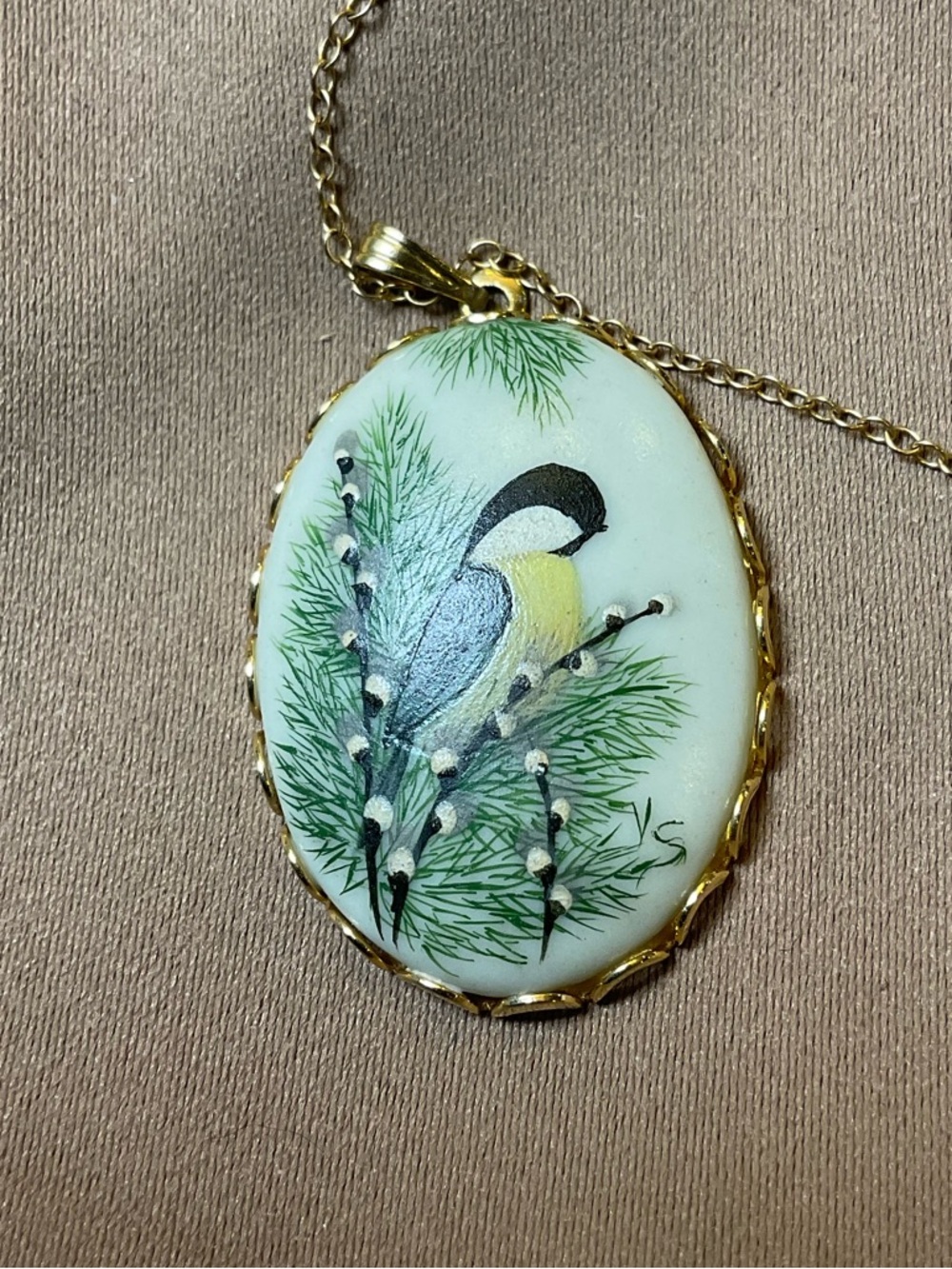 Vintage Hand Painted Bird Pendant Necklace Gold Tone Oval Floral Nature Art